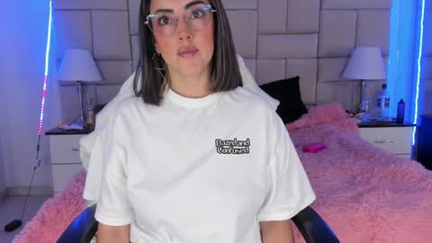 Snapshot of isis_loveyes_ chatting on 12.10.24 Pauli online show from 12.10.24