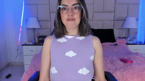 Snapshot of isis_loveyes_ chatting on 12.11.24 Pauli online show from 12.11.24