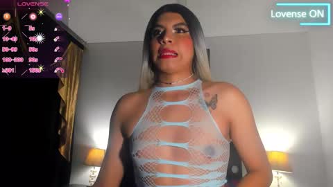 Snapshot of isis_shine chatting on 09.22.25 isis_shine online show from 09.22.25