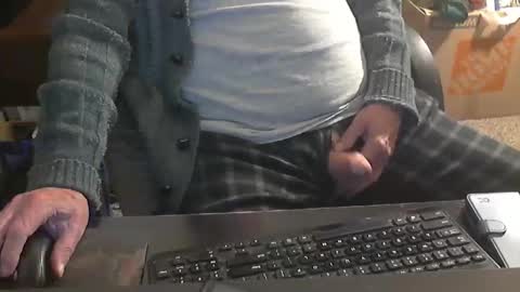 Snapshot of islandduke chatting on 11.12.25 Duke online show from 11.12.25