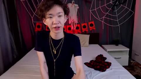 Snapshot of islendtakumi chatting on 10.30.25 Takumi online show from 10.30.25