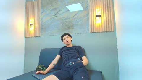 Snapshot of israel_gray chatting on 10.01.25 Israel online show from 10.01.25