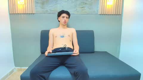 Snapshot of israel_gray chatting on 10.02.25 Israel online show from 10.02.25