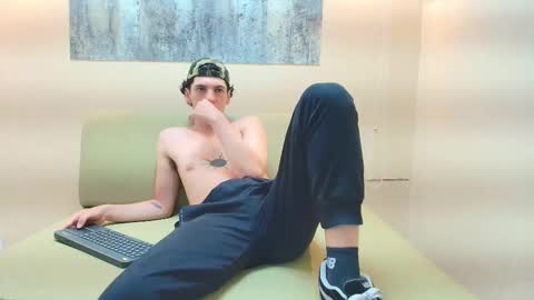 Snapshot of israel_gray chatting on 10.22.25 Israel online show from 10.22.25