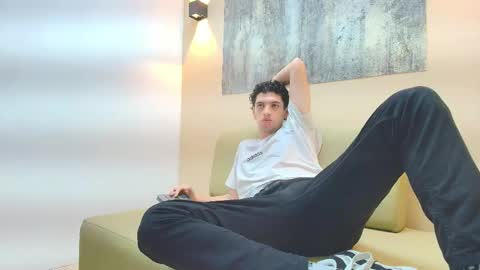 Snapshot of israel_gray chatting on 10.23.25 Israel online show from 10.23.25