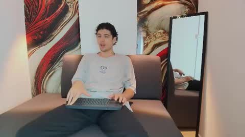 Snapshot of israel_gray chatting on 11.04.25 Israel online show from 11.04.25