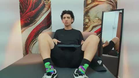 Snapshot of israel_gray chatting on 11.06.25 Israel online show from 11.06.25