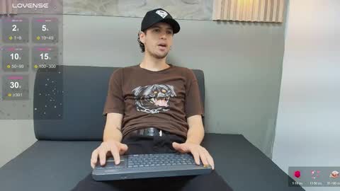 Snapshot of israel_gray chatting on 11.11.25 Israel online show from 11.11.25