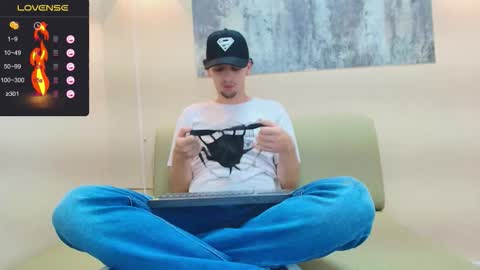 Snapshot of israel_gray chatting on 11.15.25 Israel online show from 11.15.25