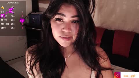 Snapshot of issa_gg chatting on 11.12.25 isabella p online show from 11.12.25