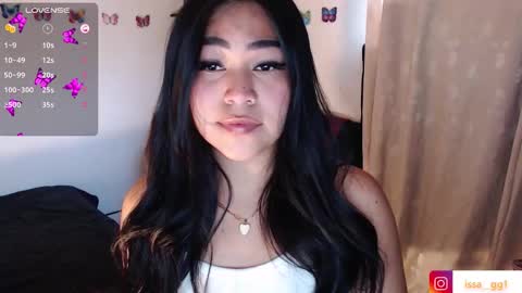 Snapshot of issa_gg chatting on 11.13.25 isabella p online show from 11.13.25