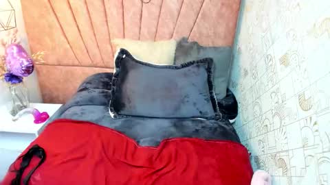 Snapshot of issa_milf__ chatting on 10.27.25 ISSA MILF online show from 10.27.25