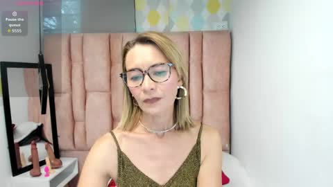 ISSA MILF online show from 04.01.26