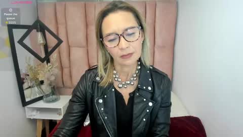 ISSA MILF online show from 05.26.26