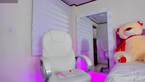 Isa  online show from 12.15.25