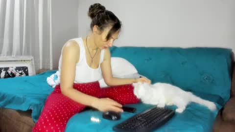 Snapshot of issabelle_69 chatting on 02.15.25 Issabelle online show from 02.15.25