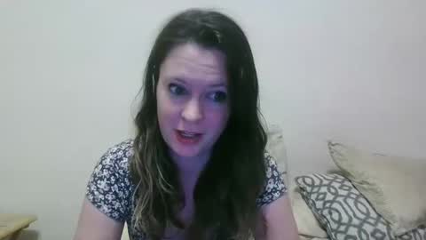 issamayy333 online show from 10.10.25