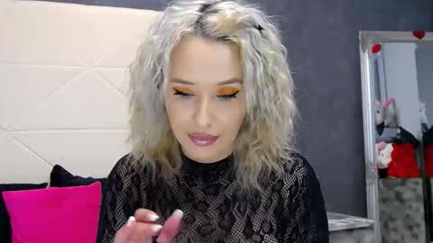 IssaSmyth online show from 01.16.26