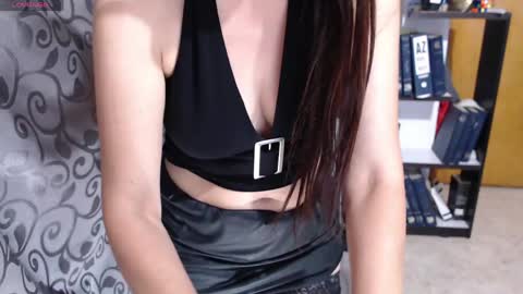 Snapshot of issy_mel chatting on 04.15.26 Issy online show from 04.15.26