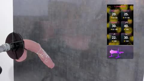 Snapshot of issys_milf chatting on 02.14.26 ISSYS online show from 02.14.26