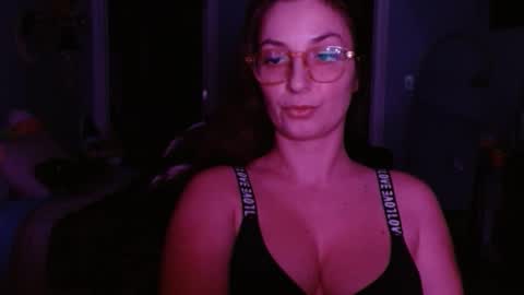 Snapshot of italiana25 chatting on 12.20.24 Bella Bloom online show from 12.20.24