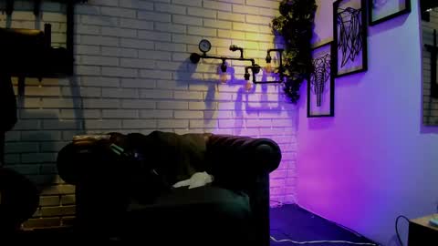 Snapshot of italomoore chatting on 09.10.25 Italo Moore online show from 09.10.25