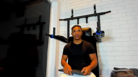 Snapshot of italomoore chatting on 09.30.25 Italo Moore online show from 09.30.25