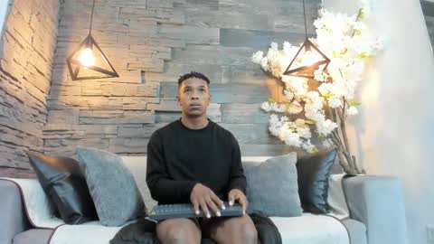 Snapshot of italomoore chatting on 10.01.25 Italo Moore online show from 10.01.25