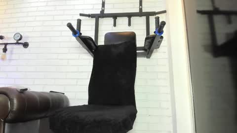 Snapshot of italomoore chatting on 11.05.25 Italo Moore online show from 11.05.25