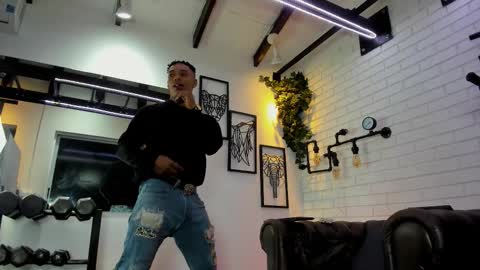 Italo Moore online show from 11.12.25