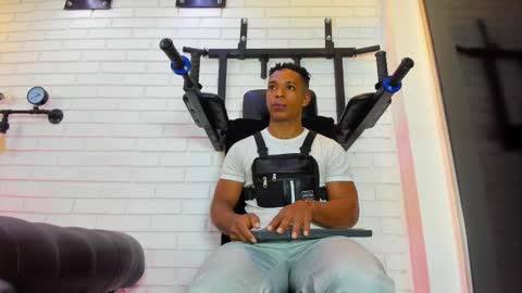 Italo Moore online show from 12.01.25