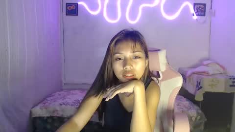 Snapshot of its_andrea chatting on 10.04.25 its andrea online show from 10.04.25