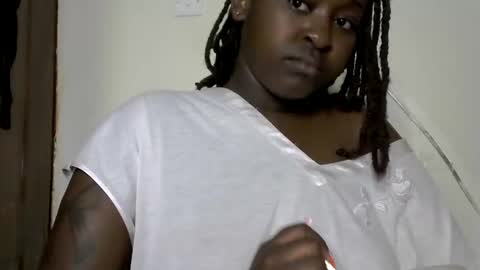 Snapshot of its_sweet chatting on 12.30.24 BigAss horny online show from 12.30.24