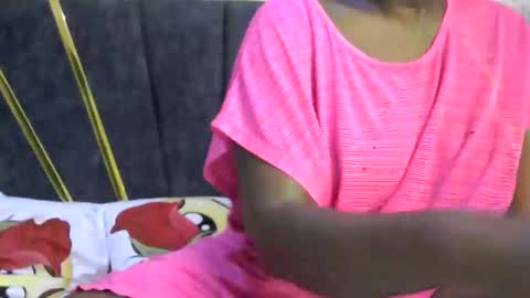 Snapshot of its_sweet chatting on 10.31.25 BigAss horny online show from 10.31.25