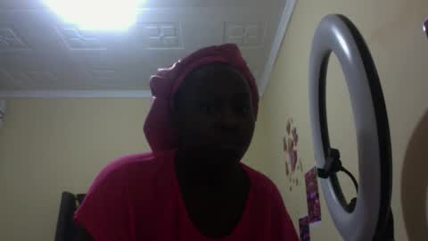 Snapshot of its_sweet chatting on 11.01.25 BigAss horny online show from 11.01.25