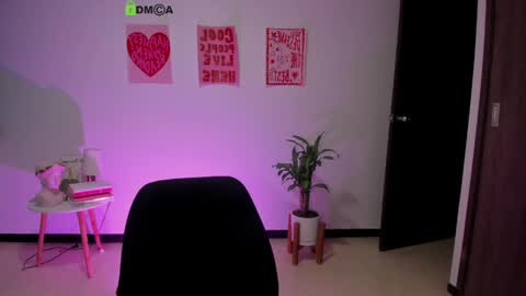 Snapshot of itscamill chatting on 04.25.26 camill online show from 04.25.26