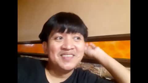 Snapshot of itsme_berniexx chatting on 12.12.24 ask me online show from 12.12.24