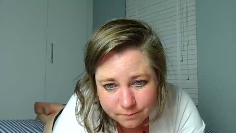 Snapshot of itsmejade_x chatting on 11.02.25 Jade online show from 11.02.25