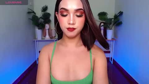 Snapshot of itsmesofiaa69 chatting on 10.13.25 Sofia online show from 10.13.25