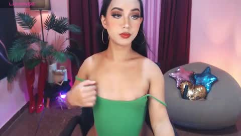 Snapshot of itsmesofiaa69 chatting on 10.18.25 Sofia online show from 10.18.25