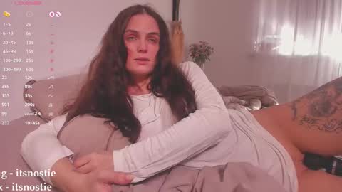 Snapshot of itsnostie chatting on 09.29.25 Nata Nsti elvish online show from 09.29.25