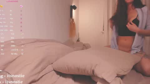 Snapshot of itsnostie chatting on 10.22.25 Nata Nsti elvish online show from 10.22.25