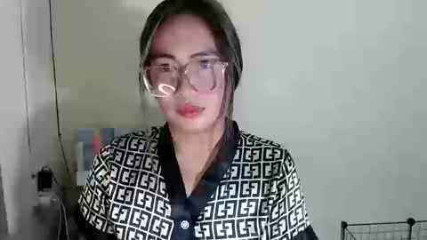 itsurgil_kloeh online show from 12.17.25