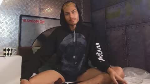 Snapshot of itszairen chatting on 02.12.26 itszairen online show from 02.12.26