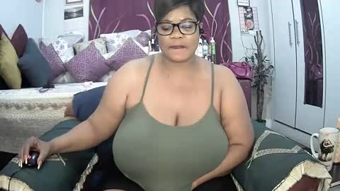 Snapshot of itumeleng74 chatting on 02.17.25 itumeleng74 online show from 02.17.25