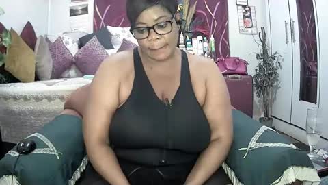 Snapshot of itumeleng74 chatting on 02.25.25 itumeleng74 online show from 02.25.25