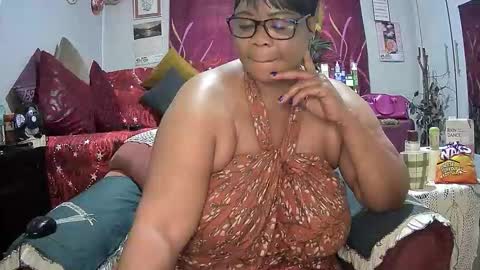 Snapshot of itumeleng74 chatting on 10.12.25 itumeleng74 online show from 10.12.25