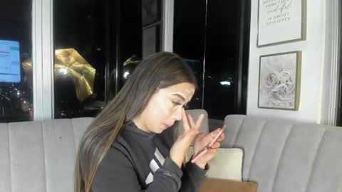 Snapshot of ivanna_west chatting on 06.12.26 Ivanna West online show from 06.12.26