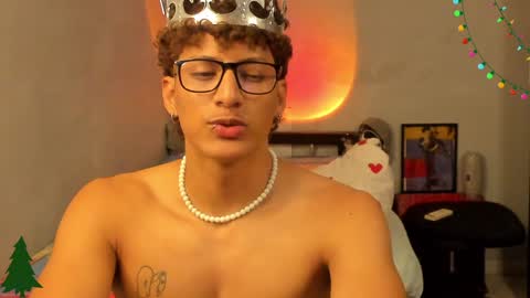 Snapshot of ivano_jones chatting on 12.24.24 Ivano online show from 12.24.24