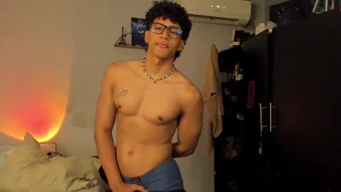 Snapshot of ivano_jones chatting on 02.22.25 Ivano online show from 02.22.25